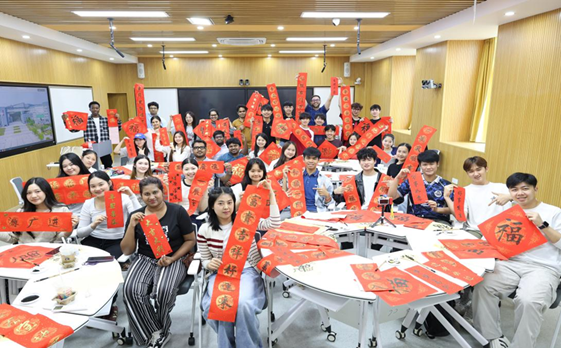 “渝见中国·体验建工”人文交流活动赋能留学重庆 以行践知促文化相融
